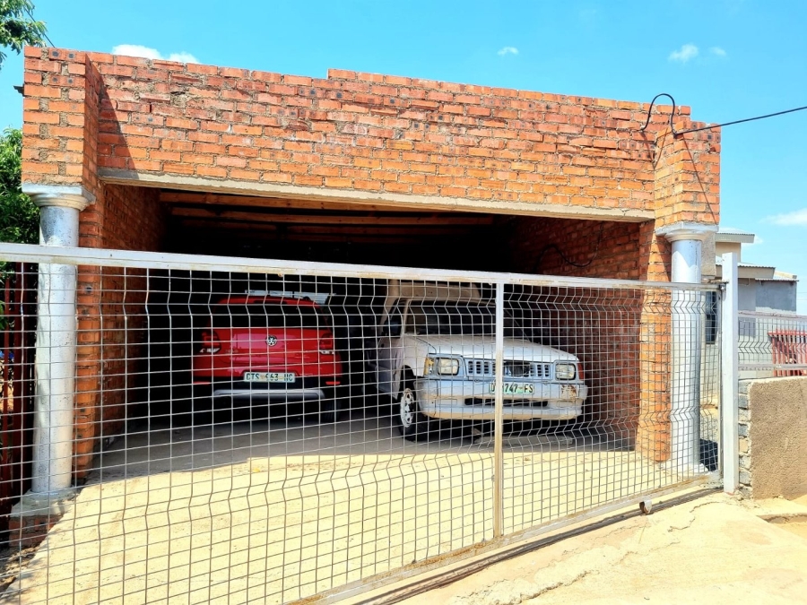 4 Bedroom Property for Sale in Agisanang Northern Cape